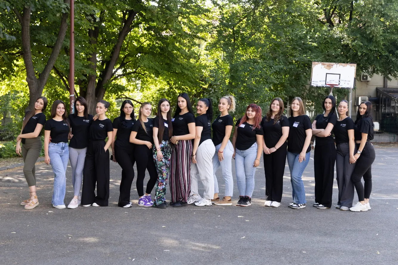 SHAPING FUTURES - SRB GENERACIJA 2025.  grupna fotografija