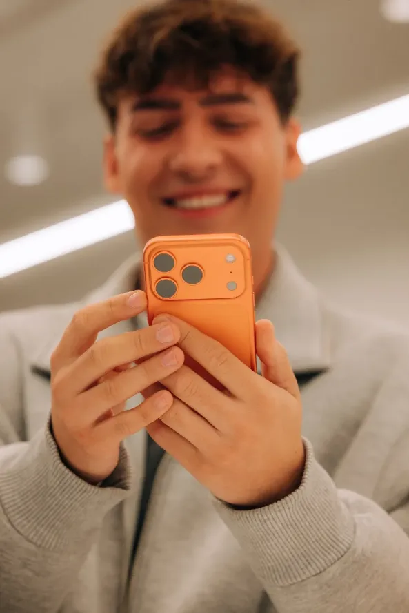 iPhone premijera u Srbiji, Vladimir Gašić