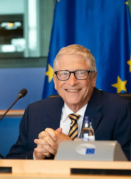 Exchange_of_views_with_Bill_Gates,_Chair_of_the_Gates_Foundation_(54639626735)