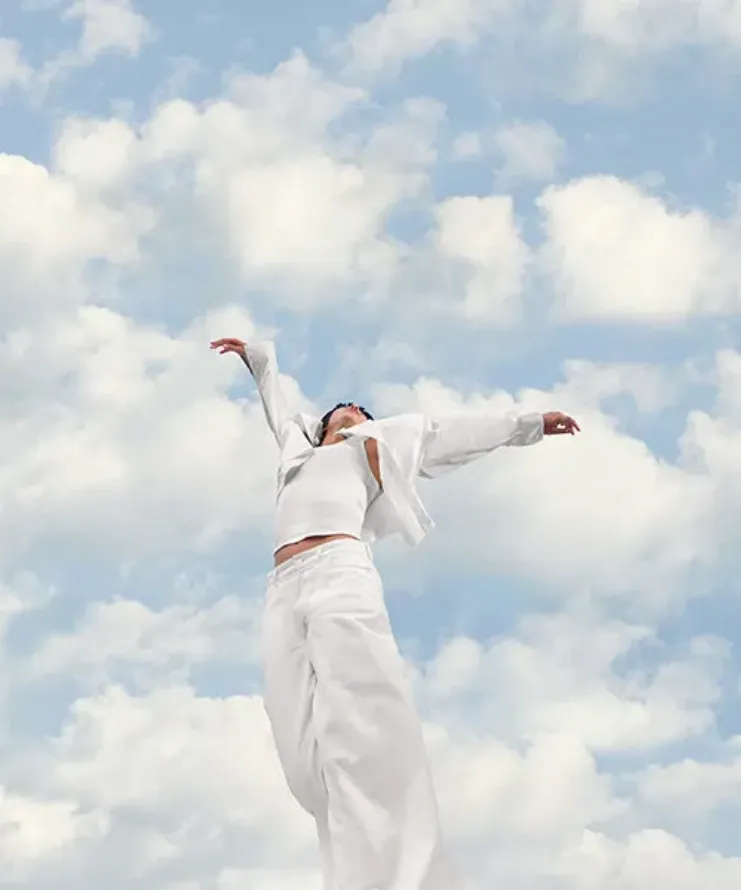 pantone-cloud-dancer-color-year-2026-designboom-600-1