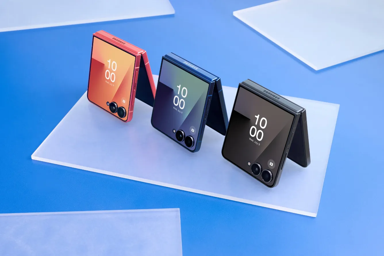 011-family-zflip7-blueshadow-zflip7-coralred-zflip7-jetblack